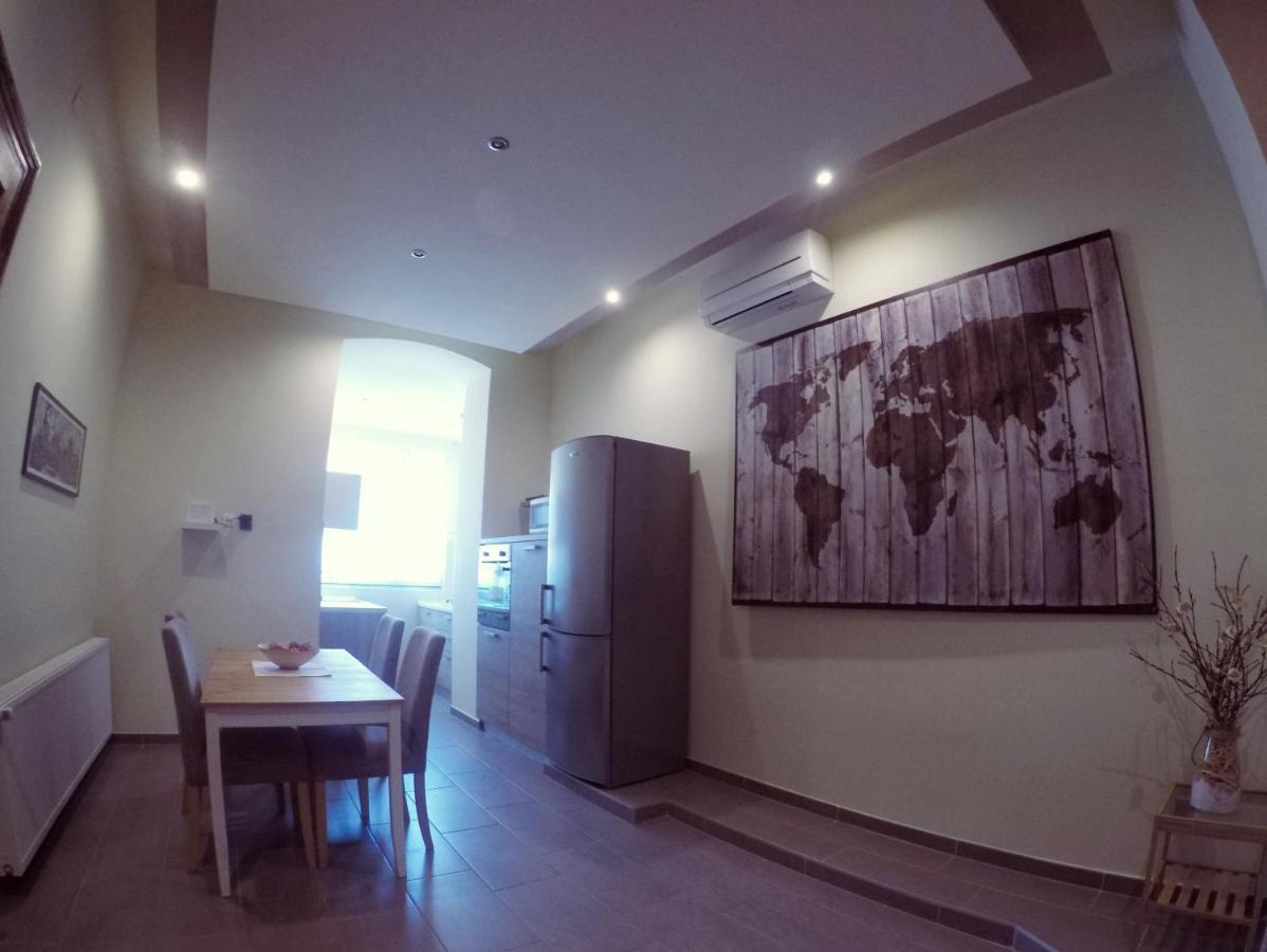 City Center Rooms Пула Екстериор снимка