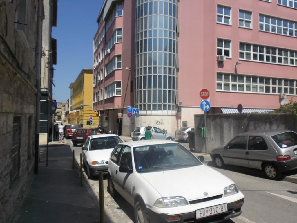 City Center Rooms Пула Екстериор снимка