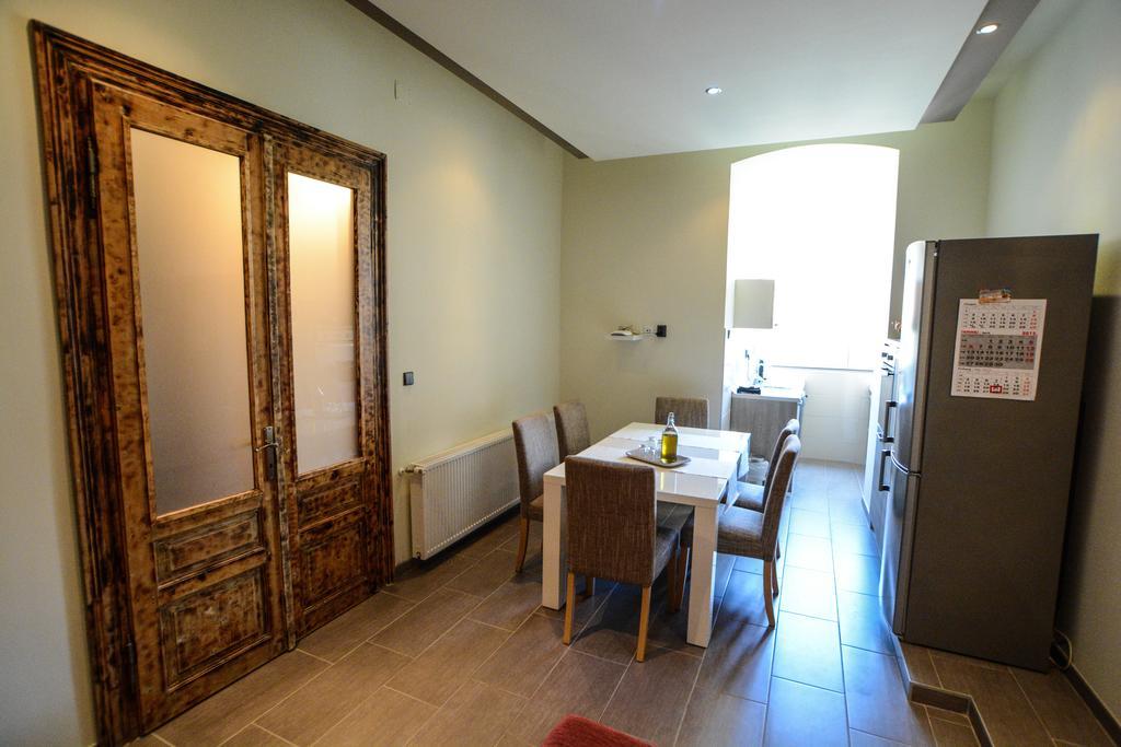 City Center Rooms Пула Екстериор снимка